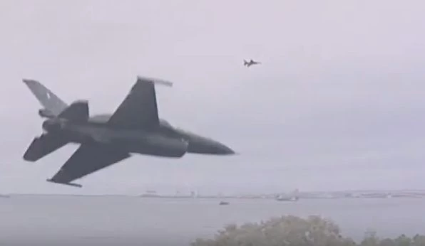 ΕΚΤΑΚΤΟ! Ελληνικά F-16 εναντίον τουρκικών F-4 – Είδαν τα ελληνικά μαχητικά και εξαφανίστηκαν οι Τούρκοι